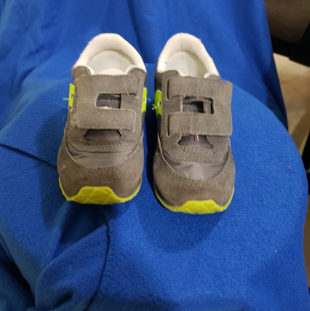 Saucony toddler boys velcro shoes size 10